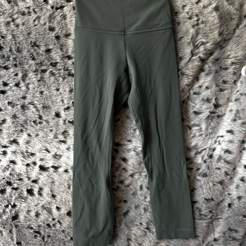 273. Lululemon sz 2 hr align green cropped legging